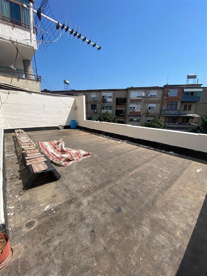 Disponojme apartament 2+1 me qera ne zonen e Laprakes, Tiran