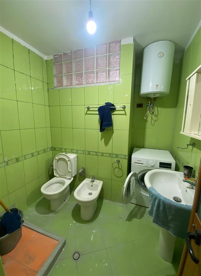 Disponojme apartament 2+1 me qera ne zonen e Laprakes, Tiran