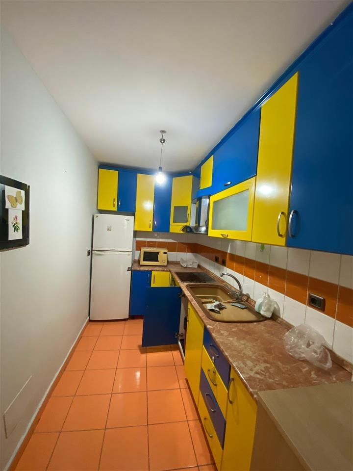 Disponojme apartament 2+1 me qera ne zonen e Laprakes, Tiran