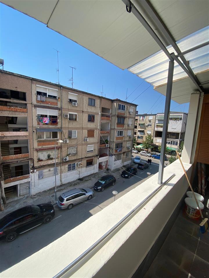 Disponojme apartament 2+1 me qera ne zonen e Laprakes, Tiran