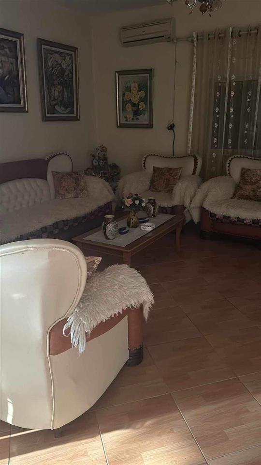 Jepet me qera kati i 3 i nje vile Lagja 1 maj koder