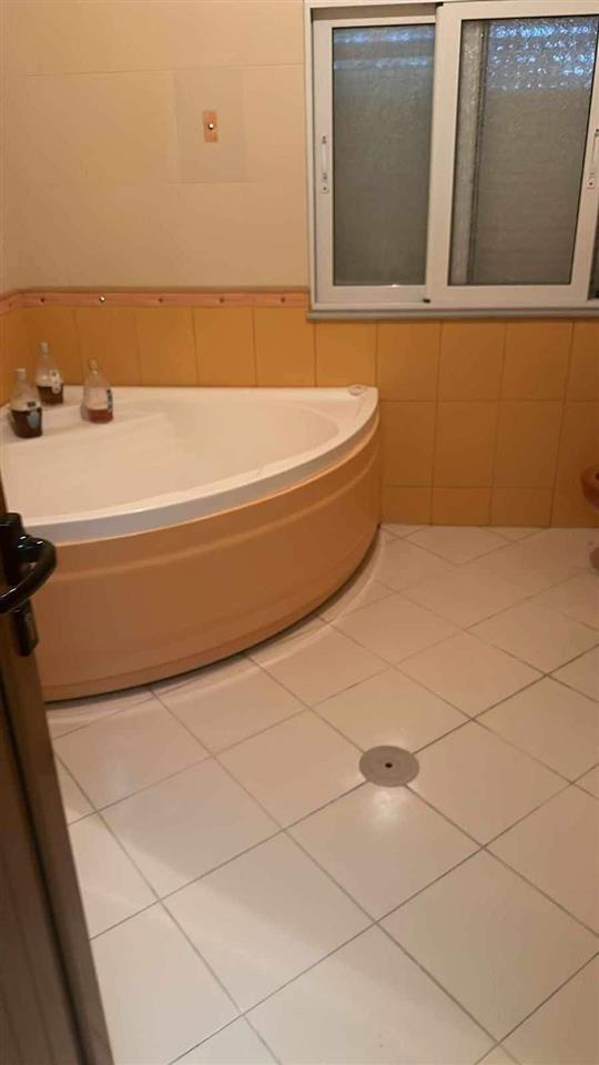 Jepet me qera kati i 3 i nje vile Lagja 1 maj koder