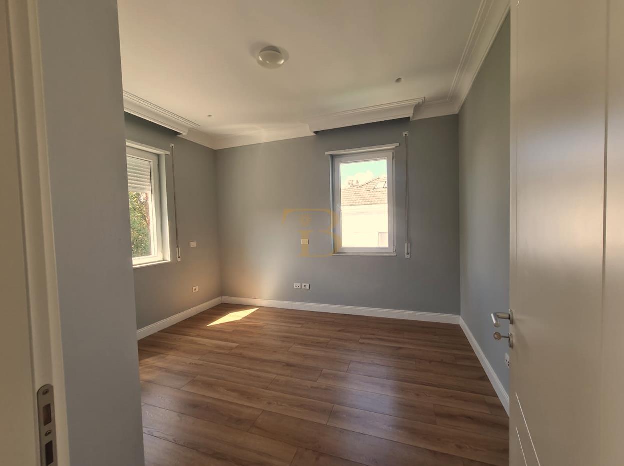 Vilë 2-katëshe me qera, Rolling Hills