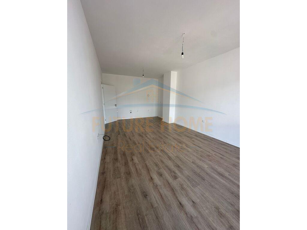 SHITET 1+1, PORCELAN, PALLAT I 2024