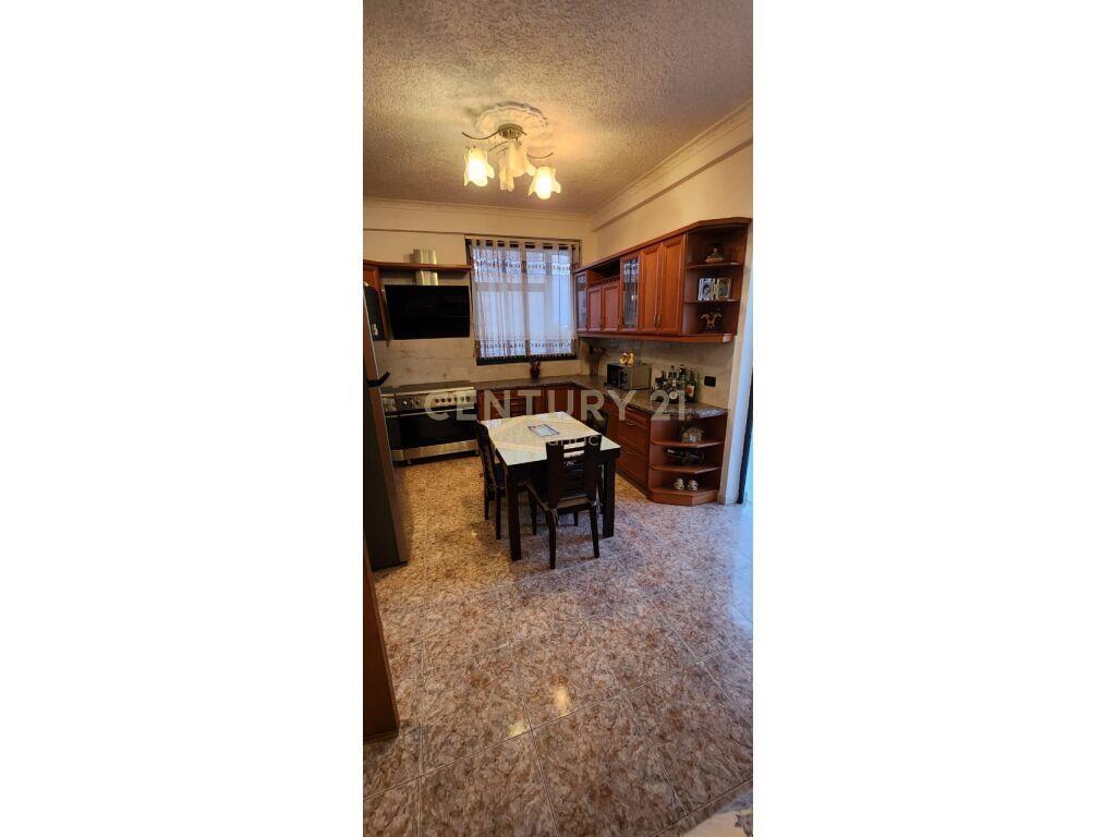 SHITET APARTAMENT 2+1 PLAZH STACIONI DYTE !