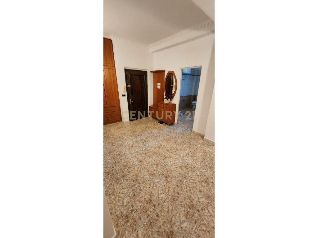 SHITET APARTAMENT 2+1 PLAZH STACIONI DYTE !