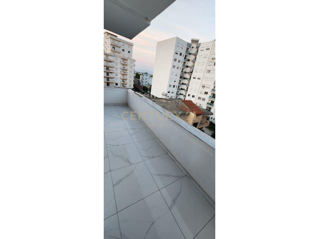 SHITET APARTAMENT 2+1 PLAZH STACIONI DYTE !