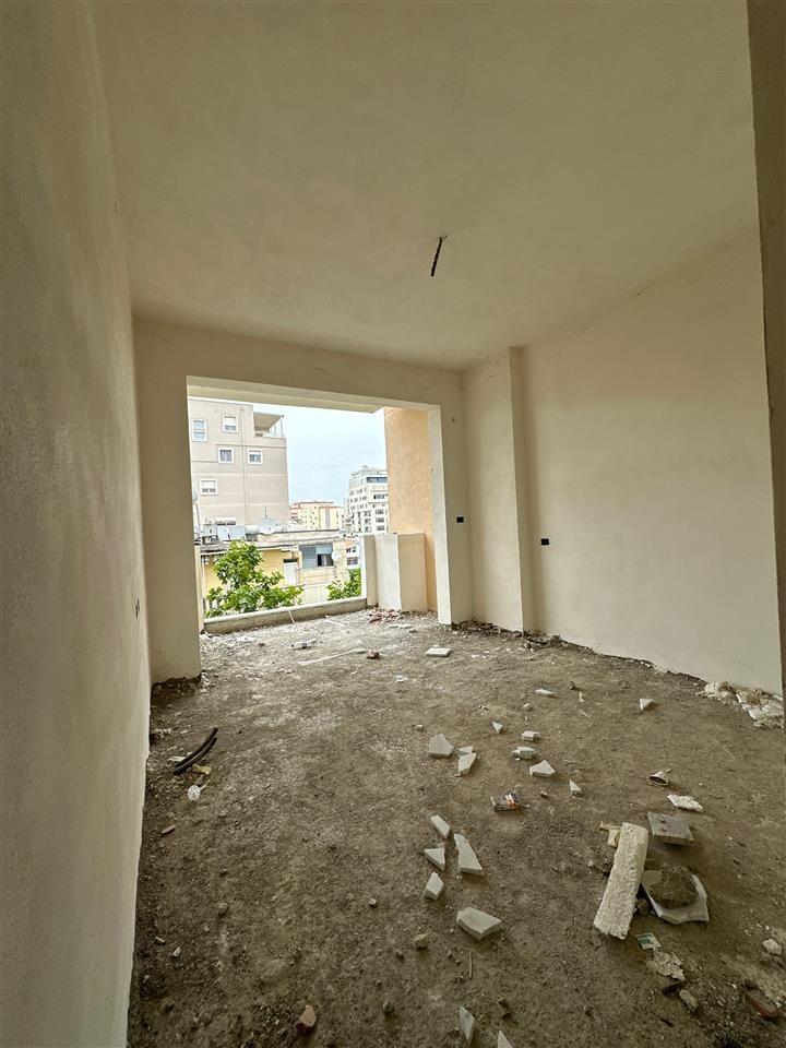 SHITET APARTAMENT 2+1+2 NE QENDER DURRES!