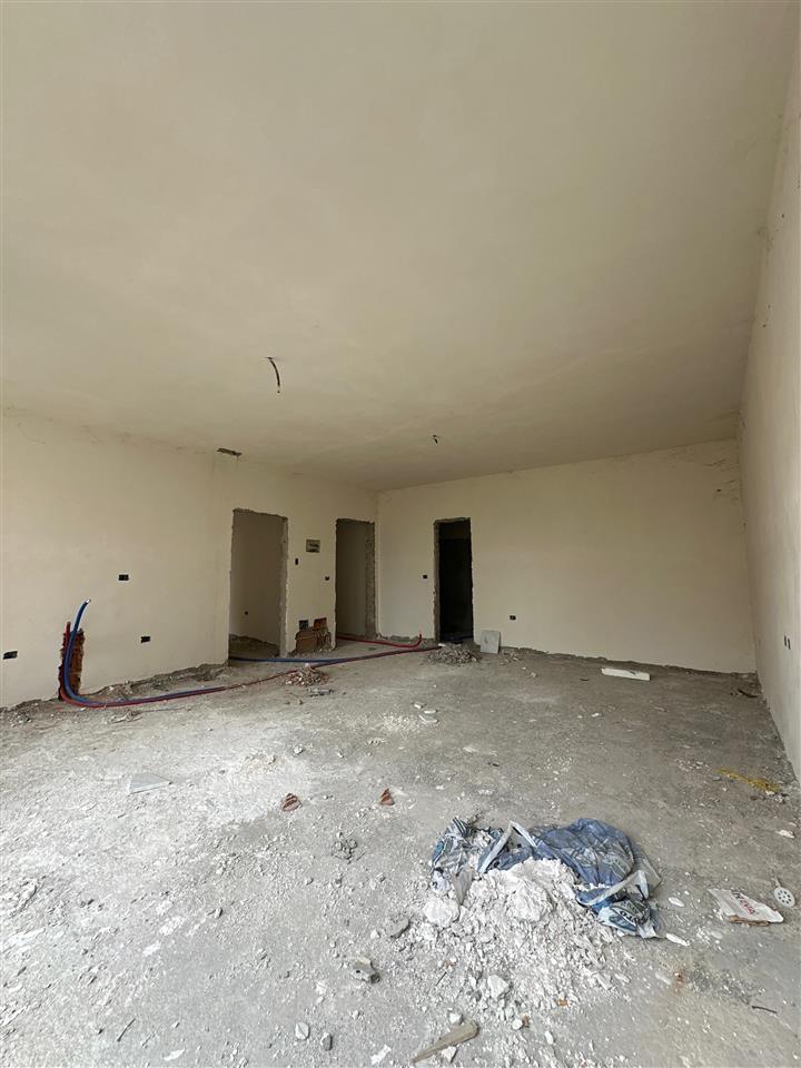 SHITET APARTAMENT 2+1+2 NE QENDER DURRES!