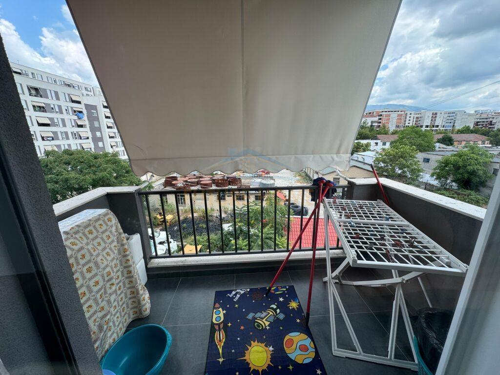 Shitet, Apartament 2+1+2, Rruga 5 Maji