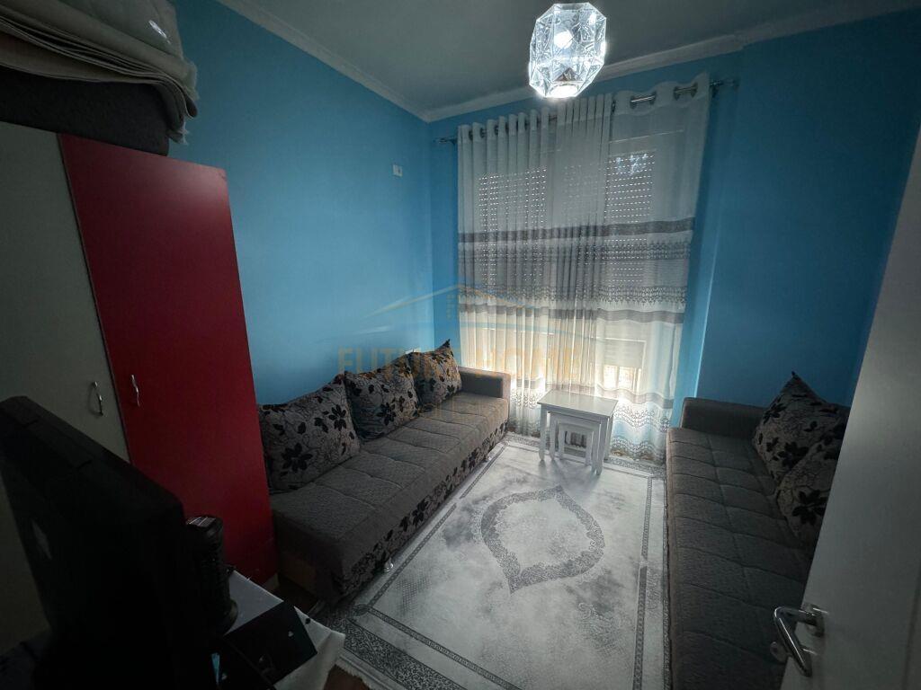Shitet, Apartament 2+1+2, Rruga 5 Maji