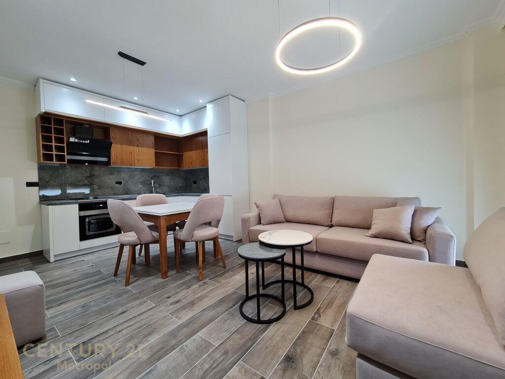 APARTAMENT PER QIRA 1+1 ME 2 POSTI!700 € Metropol100279