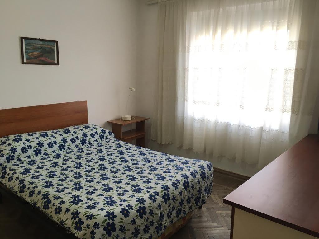 JEPET ME QIRA APARTAMENT PERBALL BAR KAPRICO