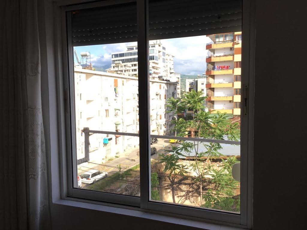 JEPET ME QIRA APARTAMENT PERBALL BAR KAPRICO