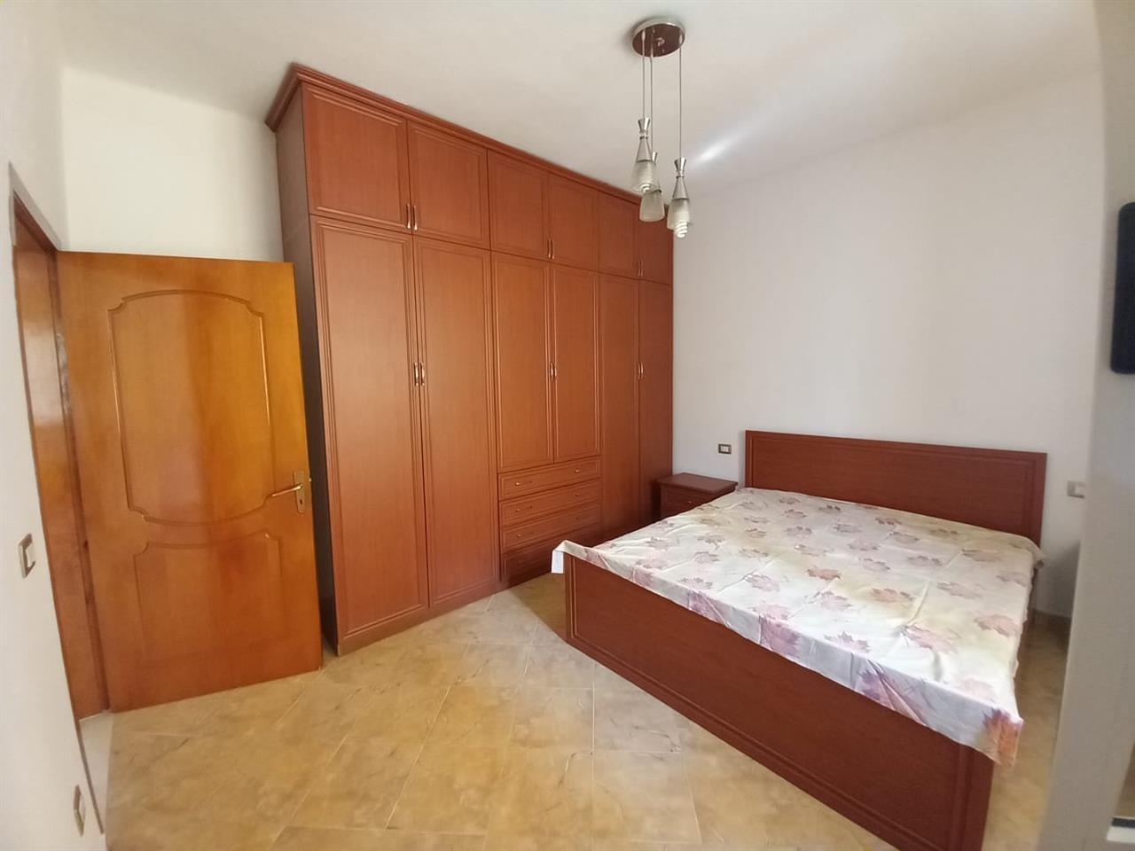 Qira, Shtepi Private 3+1,Pran Tregut Industrial , Durres.