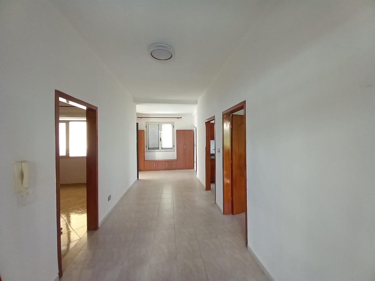 Qira, Shtepi Private 3+1,Pran Tregut Industrial , Durres.