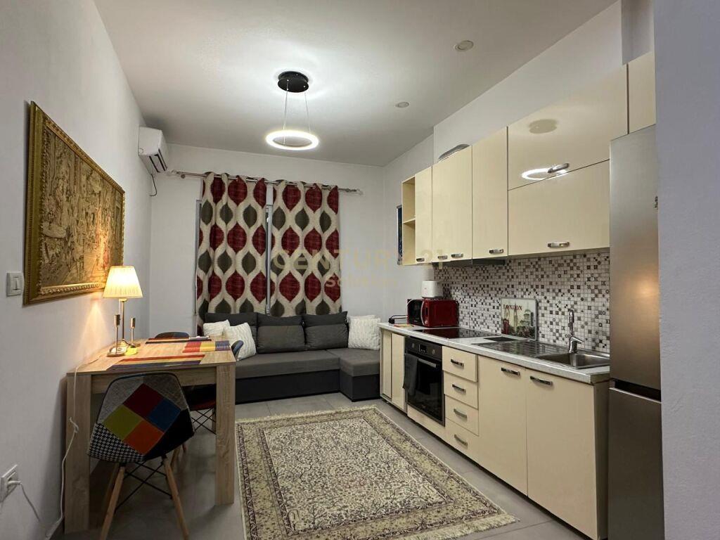 JEPET ME QIRA APARTAMENT 2+1 NE “MYSLYM SHYR”Sol100141