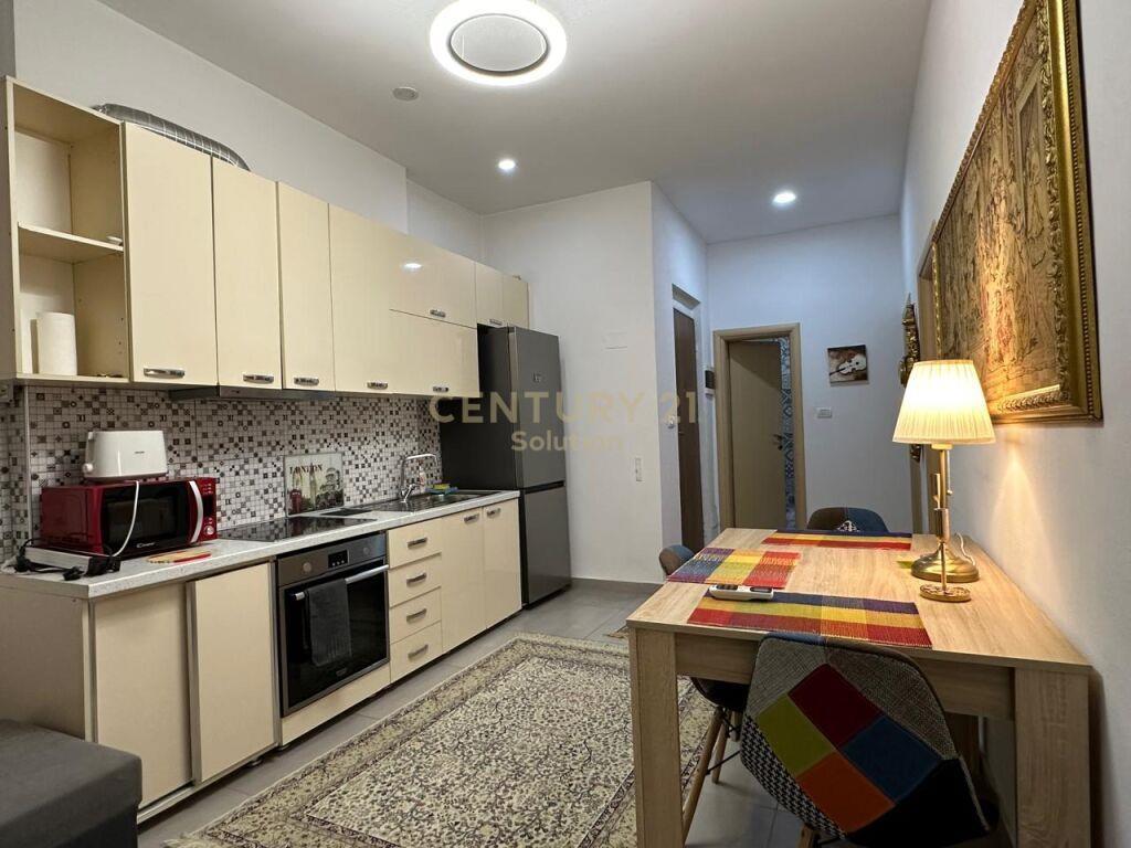 JEPET ME QIRA APARTAMENT 2+1 NE “MYSLYM SHYR”Sol100141