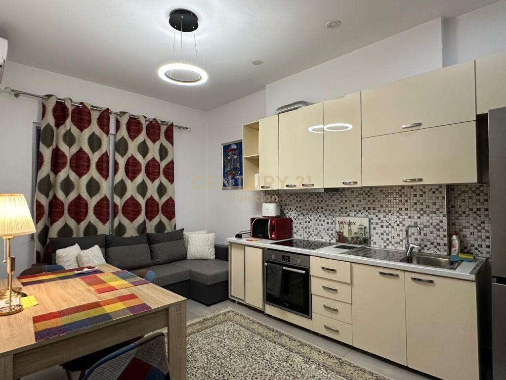JEPET ME QIRA APARTAMENT 2+1 NE “MYSLYM SHYR”Sol100141