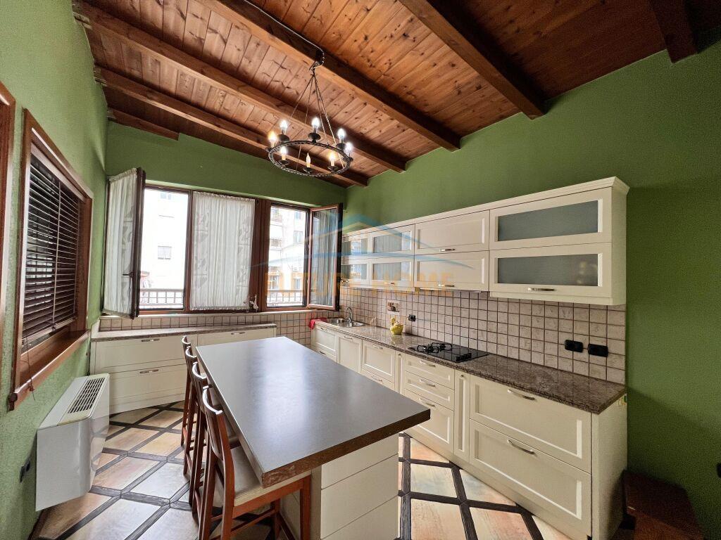 Qera, Apartament 3+1+2, Rruga e Kavajes prane “Condor center