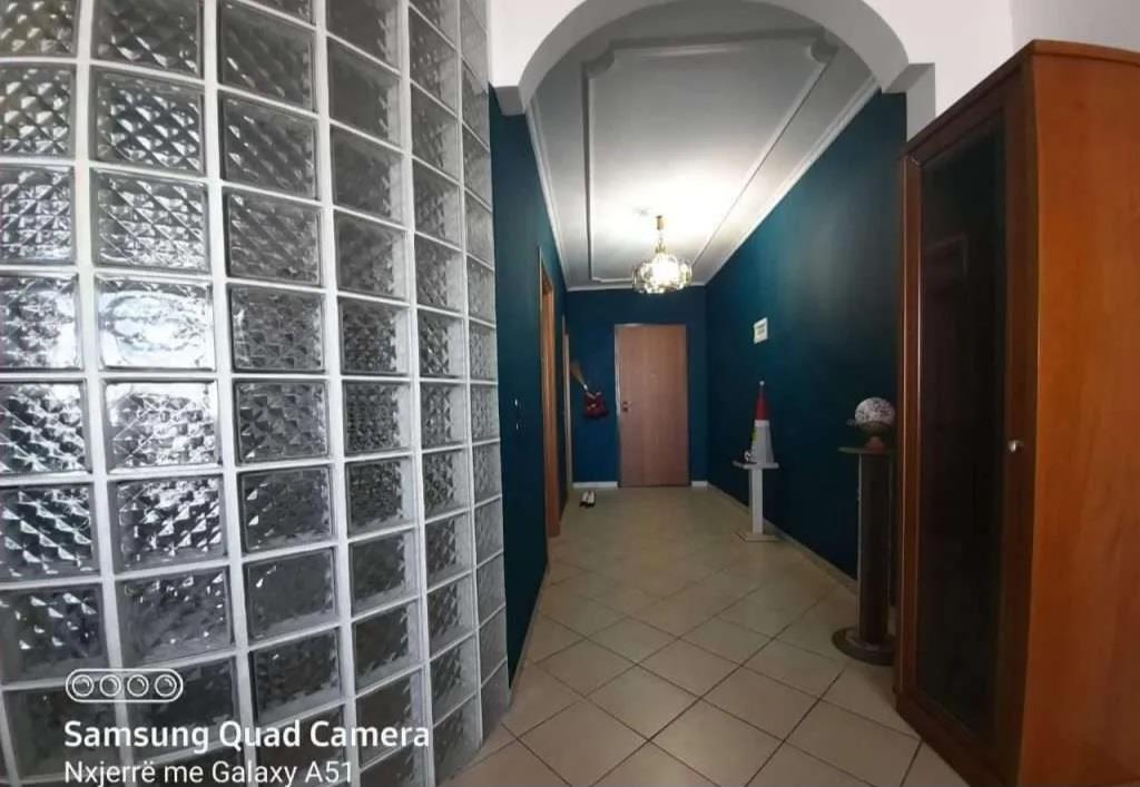 Jepet Apartament me Qera 3+1+2 te Globe Ish Parku