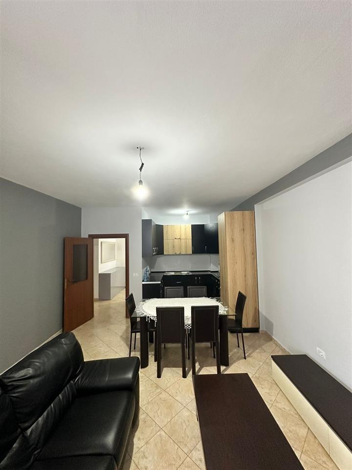Jepet me qira apartament 2+1 tek Stadiumi