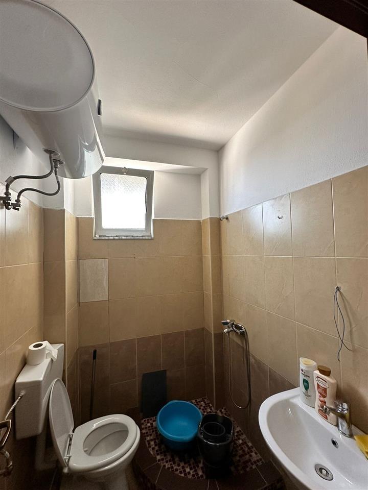 Jepet me qira apartament 2+1 tek Stadiumi