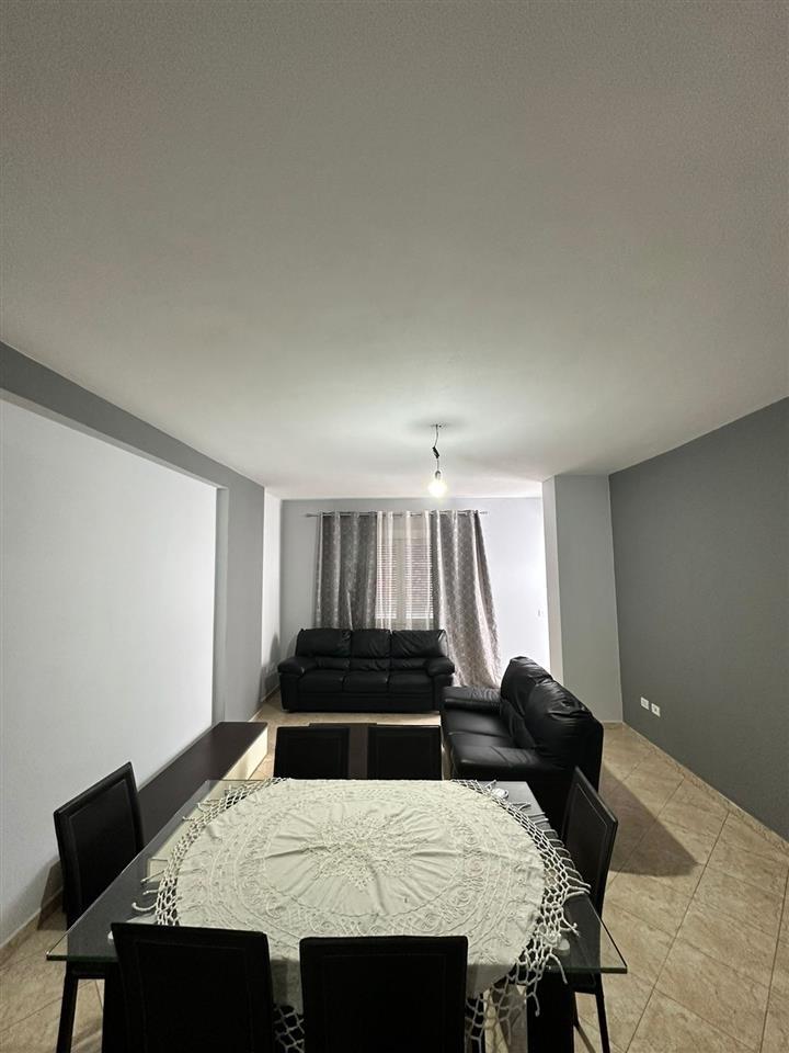Jepet me qira apartament 2+1 tek Stadiumi