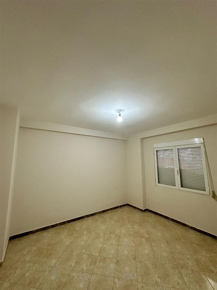 Jepet me qira apartament 2+1 tek Stadiumi
