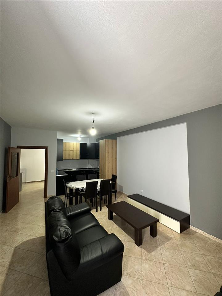 Jepet me qira apartament 2+1 tek Stadiumi