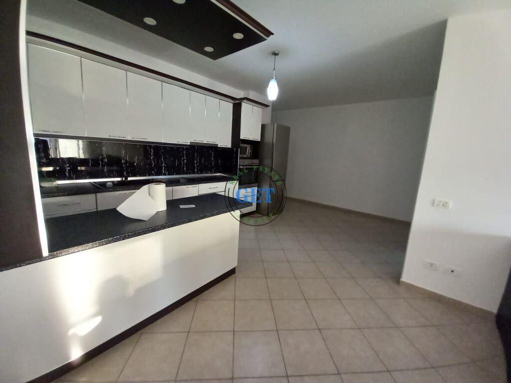 Qira, Apartament 3+1, UKD, Durres.