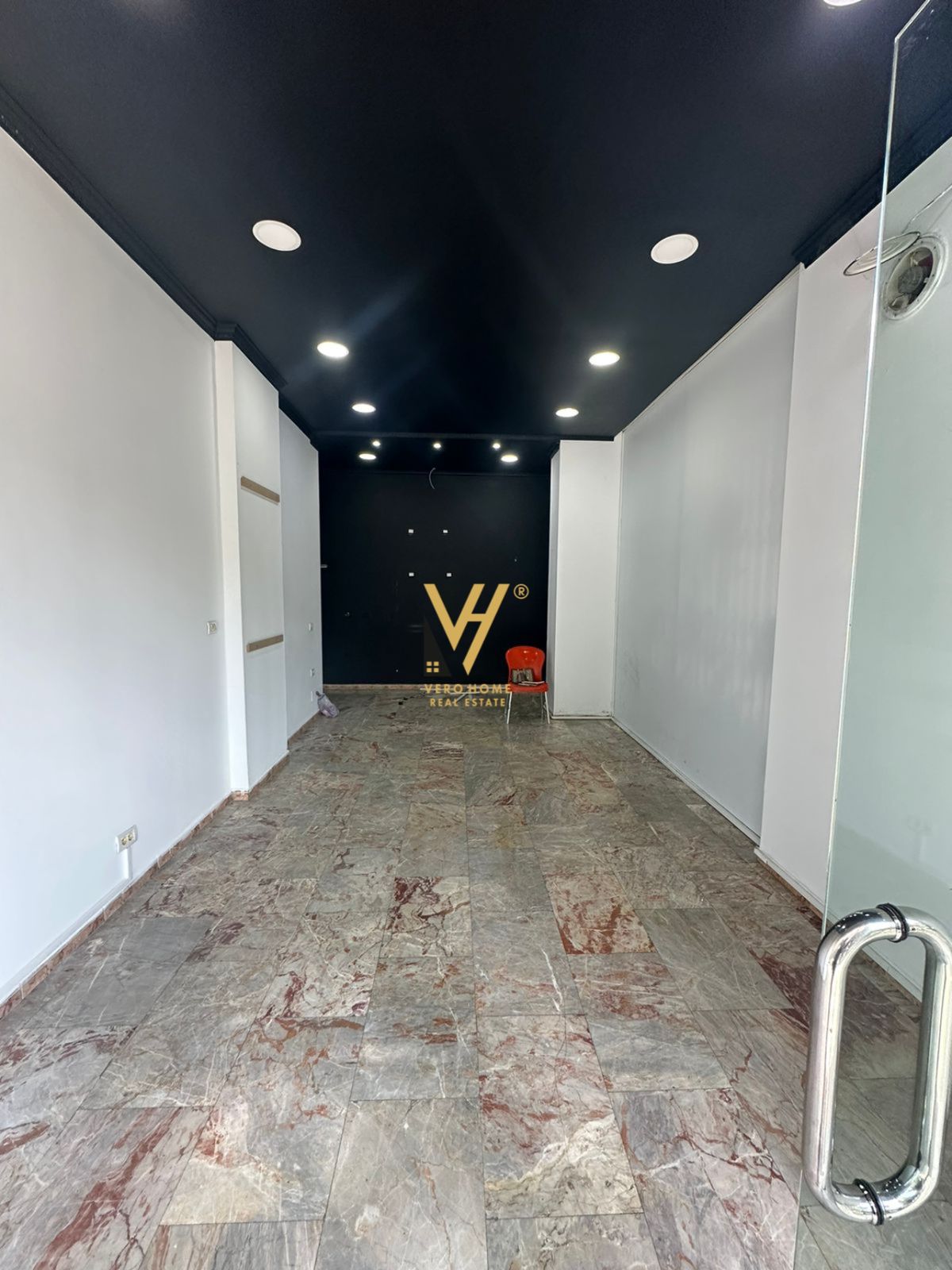 DYQAN 41 M2 ME QERA TE RRUGA E SARACEVE 800 EURO