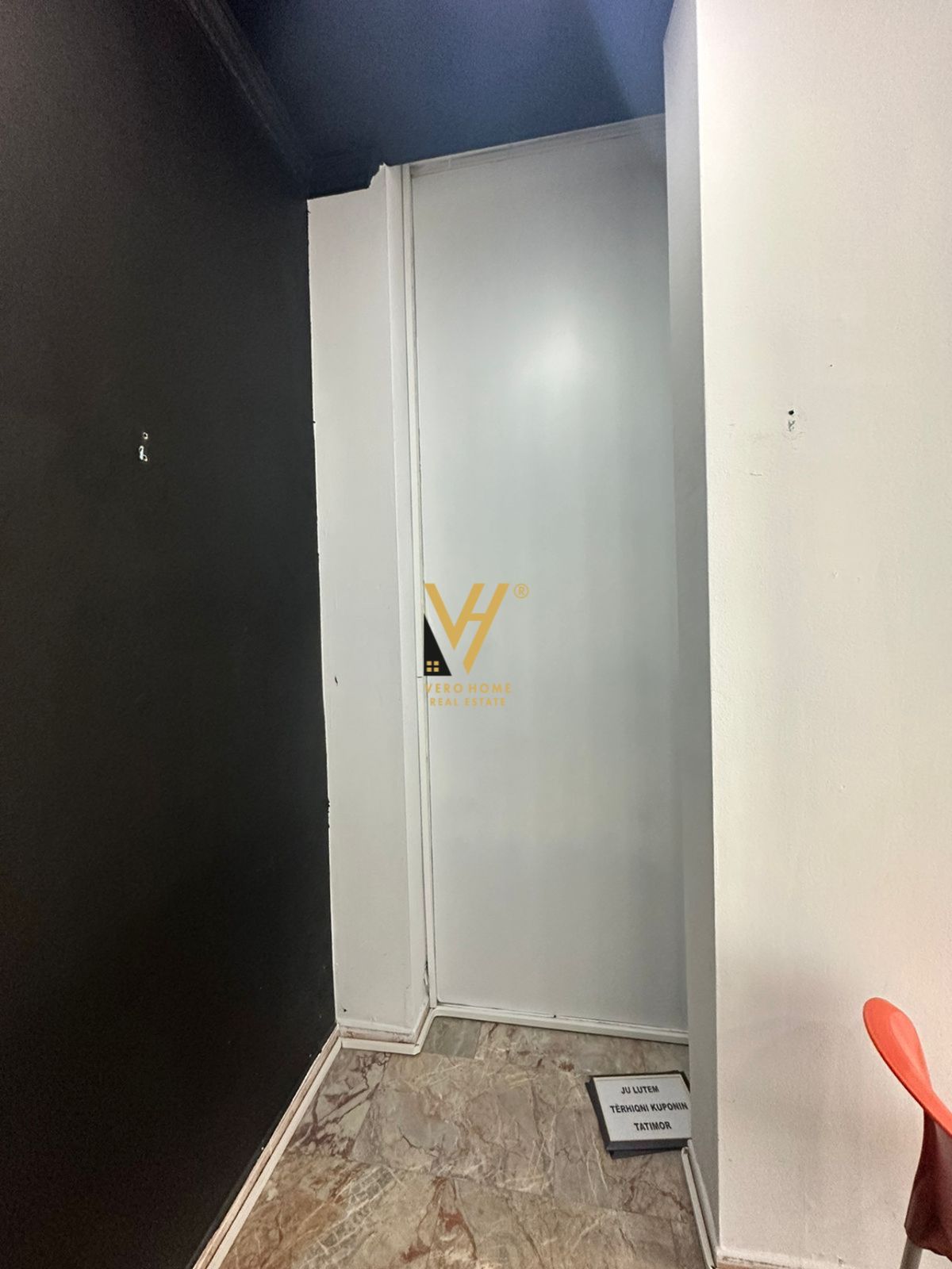 DYQAN 41 M2 ME QERA TE RRUGA E SARACEVE 800 EURO