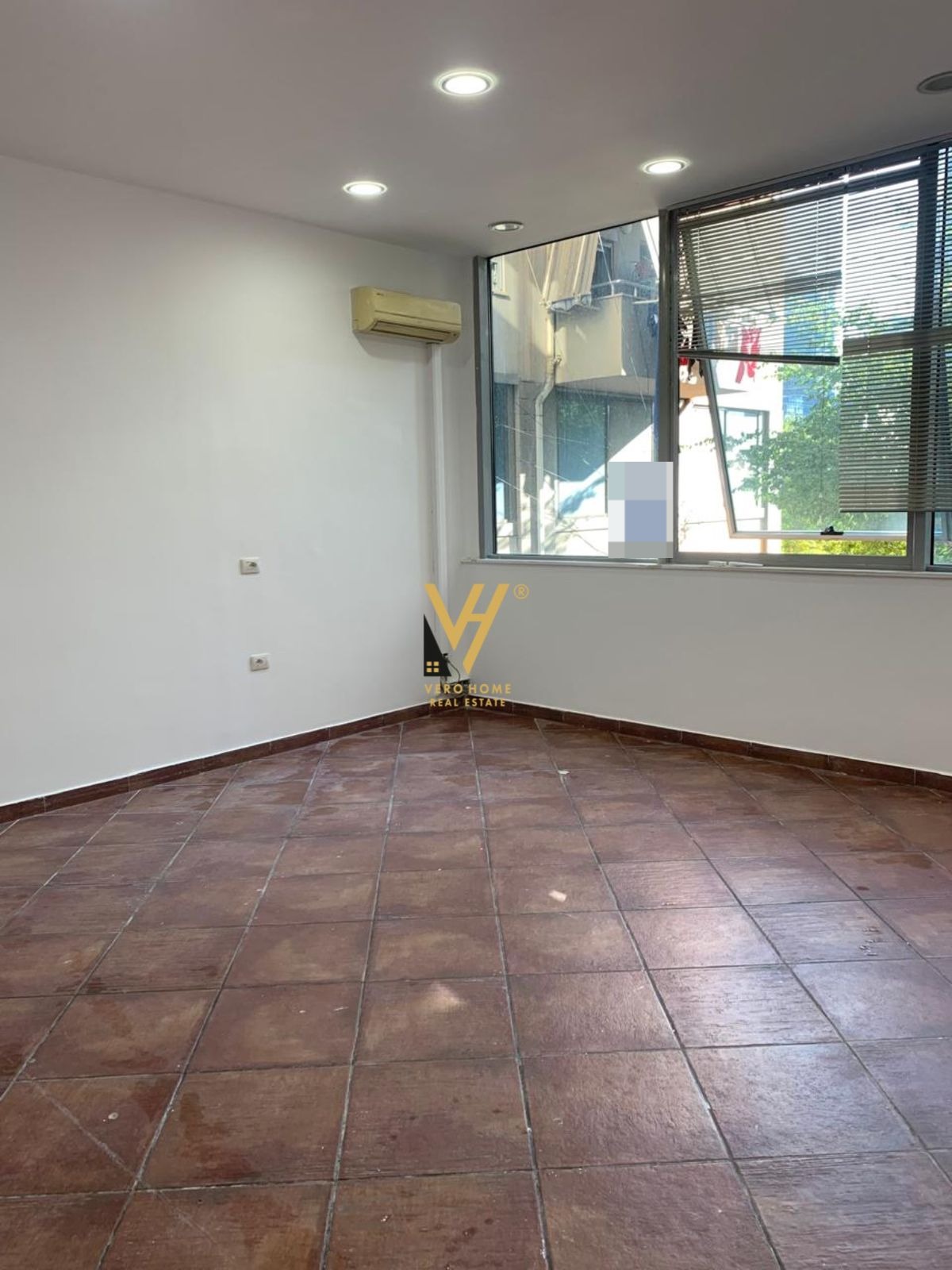 JEPET DYQAN 56 M2 ME QERA TE SELVIA 450 EURO