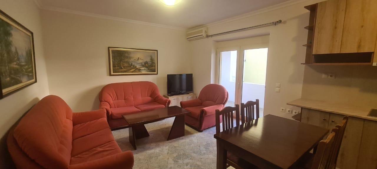 Jepet me qera afatgjate 1+1 prane Shkolles”Ismail Qemali”