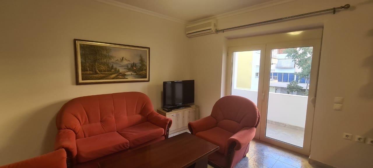 Jepet me qera afatgjate 1+1 prane Shkolles”Ismail Qemali”