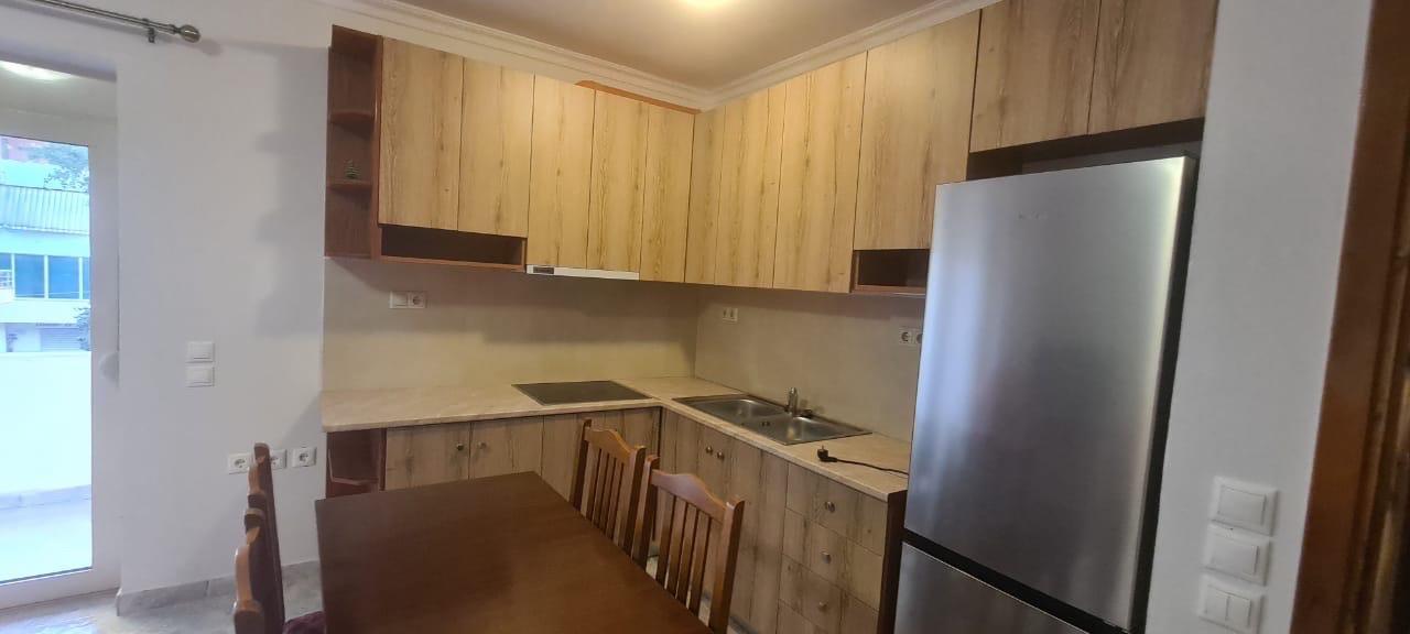 Jepet me qera afatgjate 1+1 prane Shkolles”Ismail Qemali”