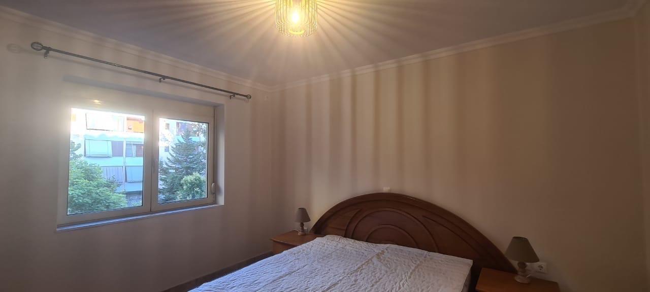 Jepet me qera afatgjate 1+1 prane Shkolles”Ismail Qemali”