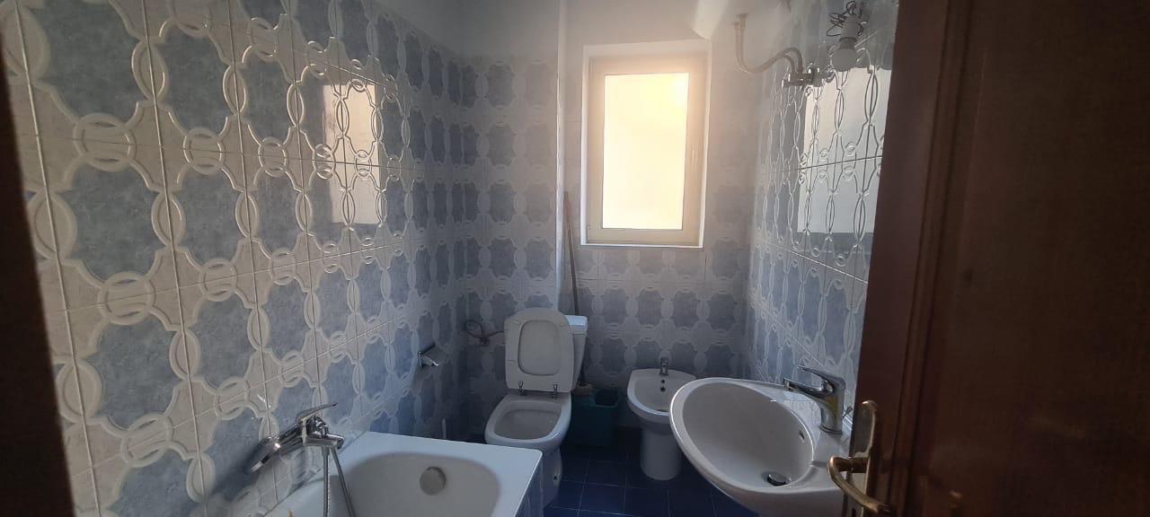 Jepet me qera afatgjate 1+1 prane Shkolles”Ismail Qemali”