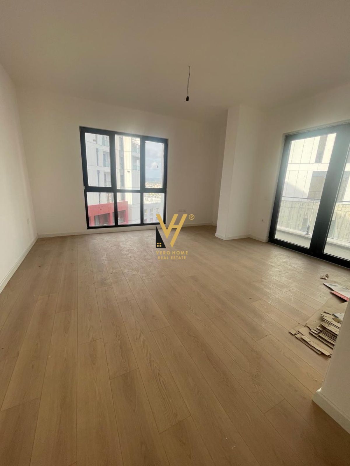 ZYRE TE RRUGA E DIBRES 400 EURO