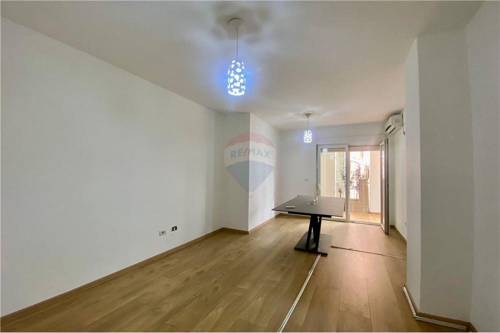 APARTAMENT 3+1+2 PER SHITJE TE RRUGA E ELBASANIT
