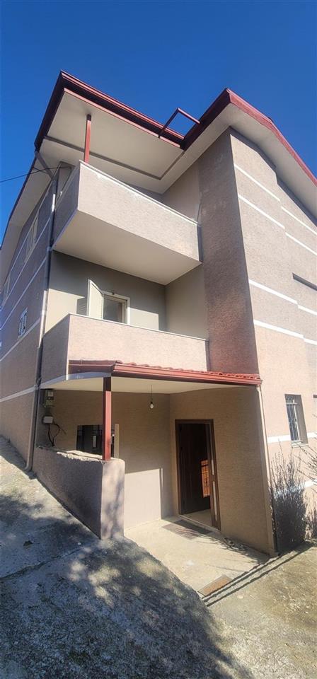 Jepet Hyrje me Qera 2+1 ne nj Vil 2 katshe afer News 24