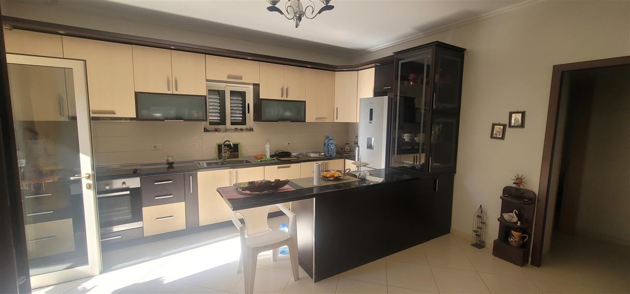 Jepet Hyrje me Qera 2+1 ne nj Vil 2 katshe afer News 24