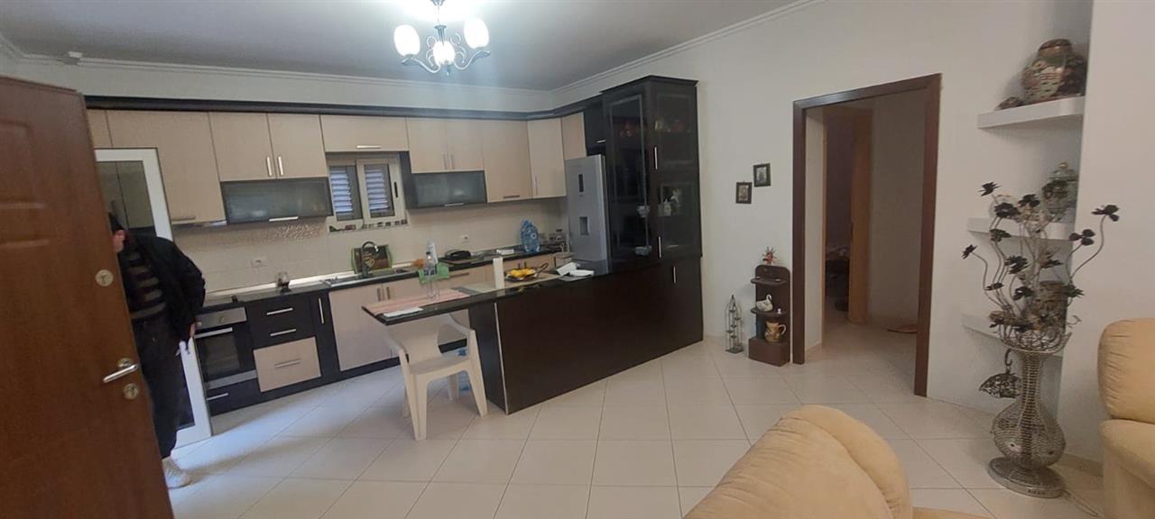 Jepet Hyrje me Qera 2+1 ne nj Vil 2 katshe afer News 24