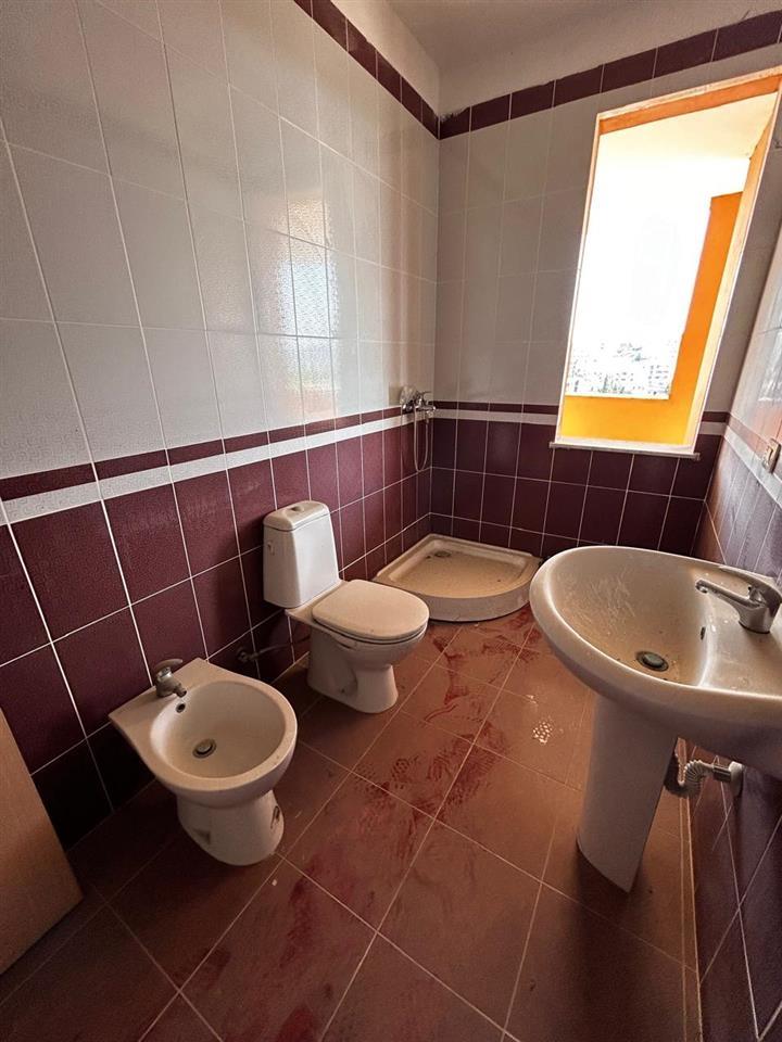 Shitet apartament 2+1 ne plepa