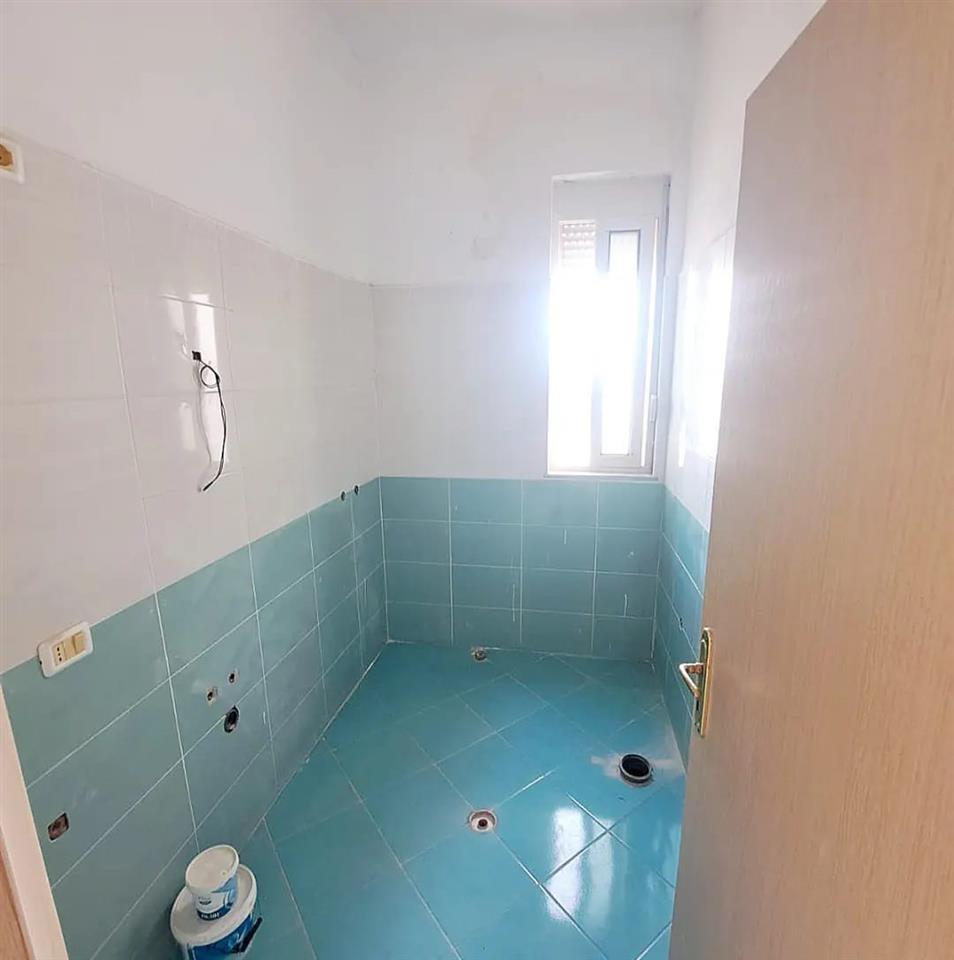 Kavaje, apartament 2+1+2 tualete+ super verande.