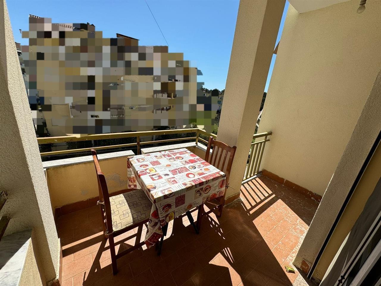 Golem, apartament 1+1 + hapesire parkingu personale .