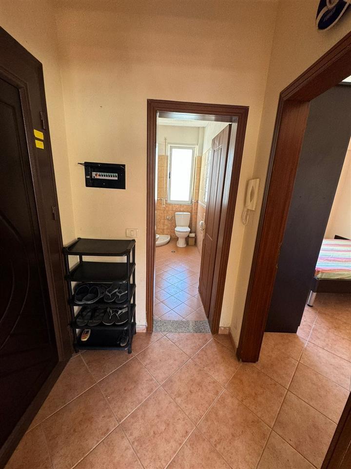 Golem, apartament 1+1 + hapesire parkingu personale .
