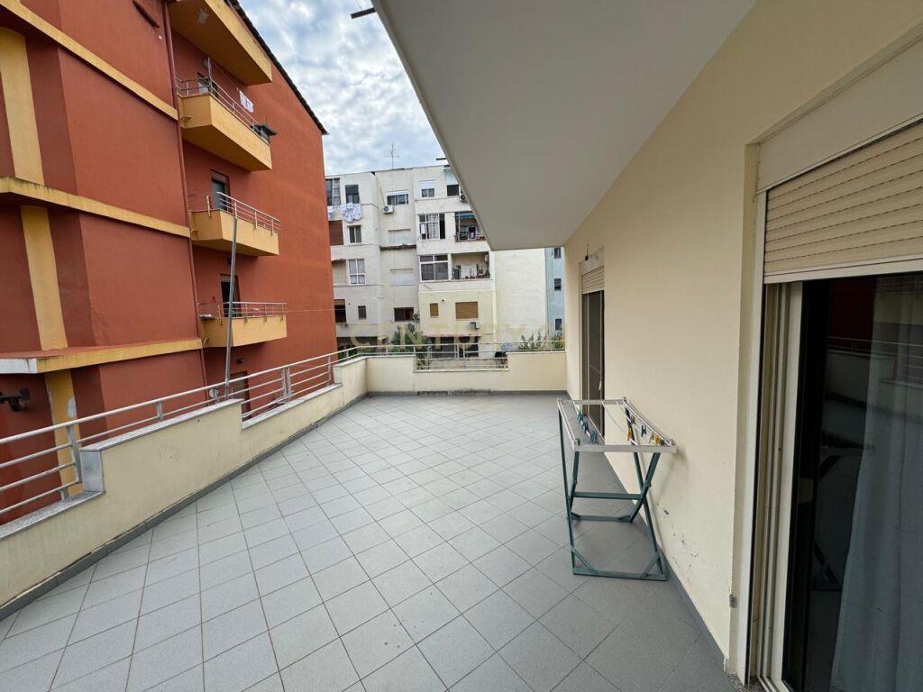 Jepet me qira Apartament 2+1+2 zona Ish-Rajoni.