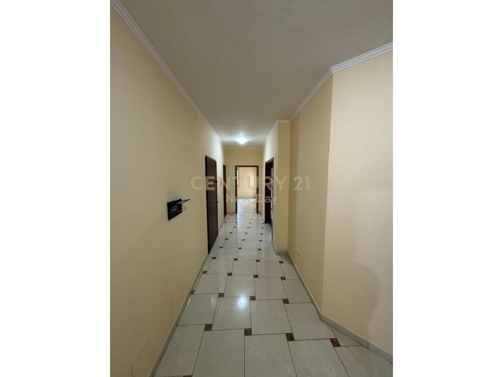 Jepet me qira Apartament 2+1+2 zona Ish-Rajoni.